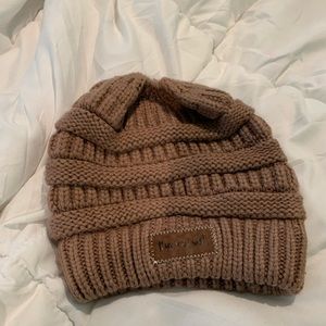 🚫SOLD🚫Messy Bun Beanie